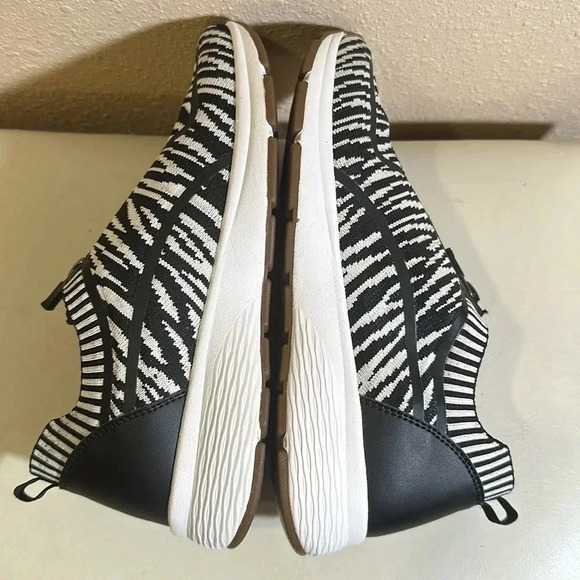 Easy spirit sneakers size 7.5 - Picture 5 of 9